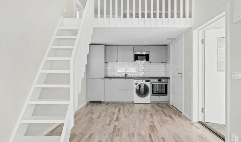 7. Byggnation av attefallshus med ka╠ellare loft